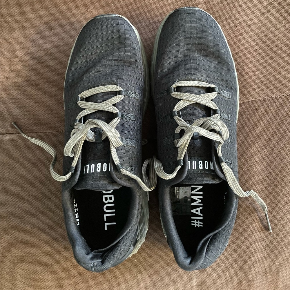 Women’s NOBULL sneakers, 8.5, black/OD green laces